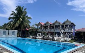 Capital O 91017 Tuba Beach Resort @ Pulau Tuba  2*